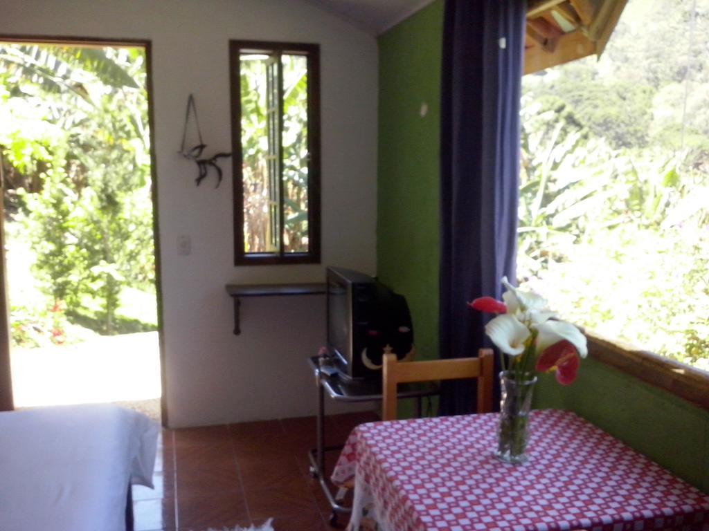 Chales Azaleia São Bento do Sapucaí Chambre photo